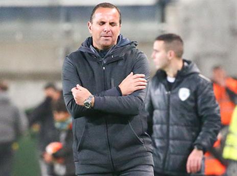 אין לו חלוצים. בן שמעון בלחץ גדול (צילום: דני מרון)