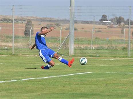 ריח של רפת במגרש באסי גלבוע (אבי רביבו, דאבל פס)