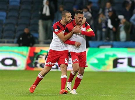 לאלה. כובש הצמד בספק (יוסי שקל)