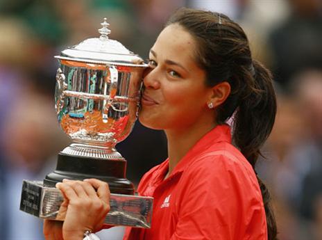 עם גביע רולאן גארוס: "אני לא יכולה לעמוד בסטנדרטים שלי יותר" (Getty)