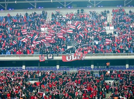 גם הפקקים לא מנעו מאלפי אוהדים להגיע לנתניה (דני מרון)