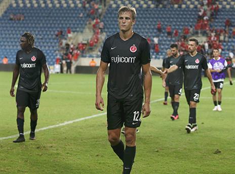 נשאר זמנית? שוינפלד