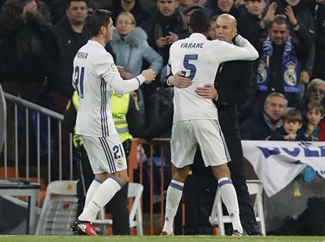 זידאן חוגג. מתמוגג מהשחקנים שלו (getty)