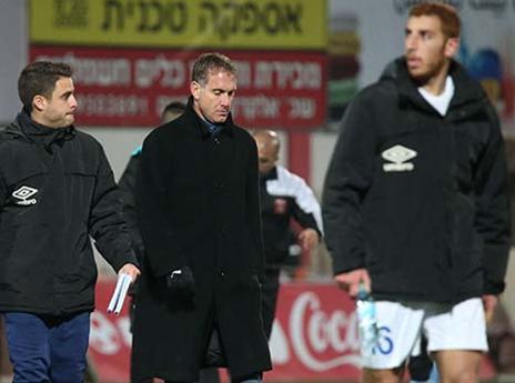 קשטן שטף את השחקנים (סוכנות ג'יני)