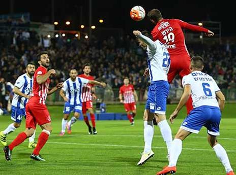 רק 6 נקודות מפרידות בין הקבוצות (לירון מולדובן)