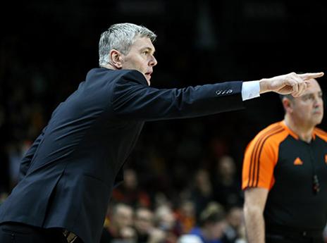 איך הוא יוצא מזה? בגאצקיס (אלן שיבר)