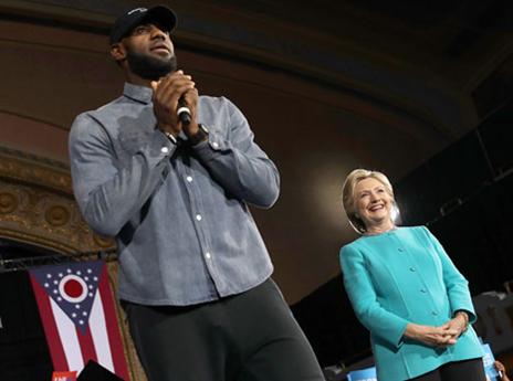 ג'יימס. לא פחד להביע תמיכה בקלינטון (Getty)