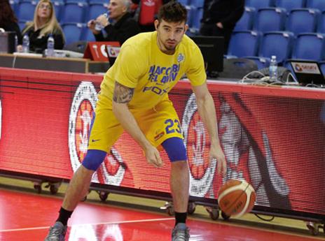 מרצה עונש השעייה. אלכסנדר (אלן שיבר)