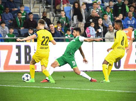 זנטי. שוער הגרמנים עצר גם אותו (האתר הרשמי של מכבי חיפה)