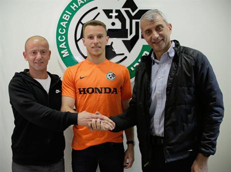 פוקס: "רגע שמח ומאושר עבורי" (צילום: האתר הרשמי של מכבי חיפה)