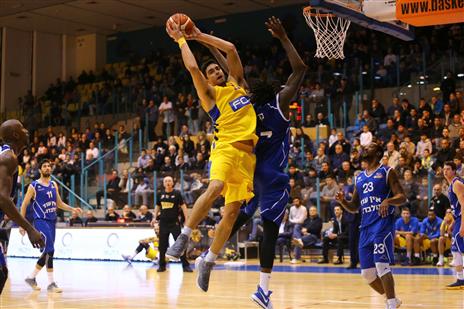 שגב עולה בקלות לסל באשקלון (צילום: מנהלת הליגה)