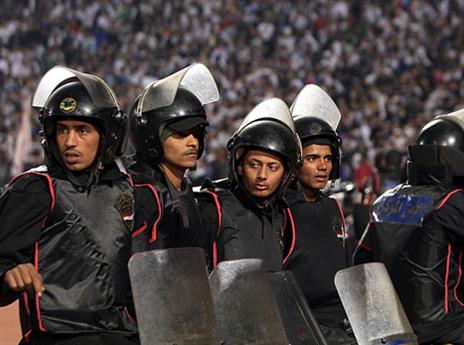 הממשל ניסה לדכא את המחאה של אוהדי הכדורגל (getty)