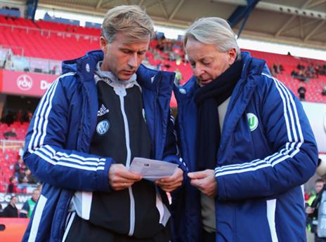 יונקר (משמאל) בימיו כעוזר בוולפסבורג (Getty)