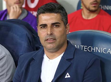 הקבוצה שלו לפחות נלחמה, סילבס (אלן שיבר)