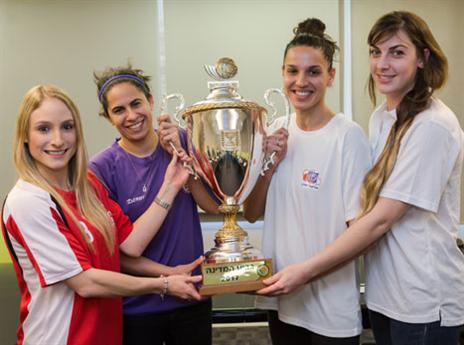 מי הקפטנית החדשה שתניף את הגביע? (עודד קרני)