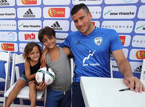 החלוץ הבכיר בסגל. תומר חמד (צילום: אלן שיבר)