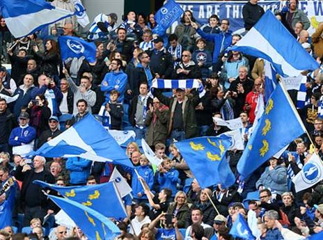 פרצו למגרש בסיום (Getty)