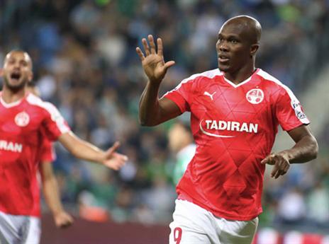 האדומים רחוקים ניצחון אחד מאליפות. וואקמה חוגג בסמי עופר (אלן שיבר)