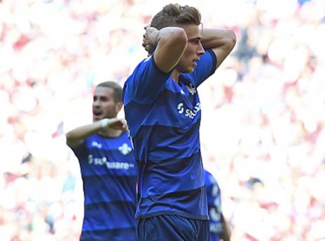 שחקני דרמשטאט מבינים שירדו ליגה (getty)