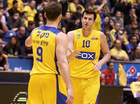 מקל ופניני. "מצד אחד הם השעירים לעזאזל, מצד שני הם לא מספקים את הסחורה" (אלן שיבר)