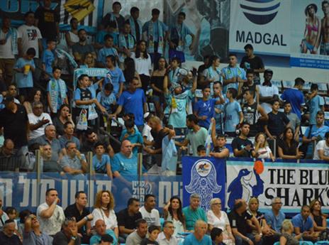 הקהל הביתי מאוכזב (מנהלת)