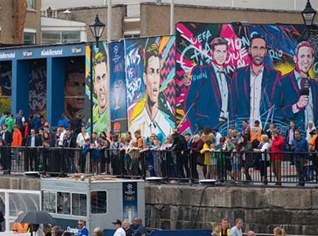 רונאלדו ובופון ייאבקו על הגביע (Getty)