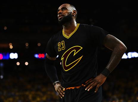 לא יכול לבד. לברון (getty)