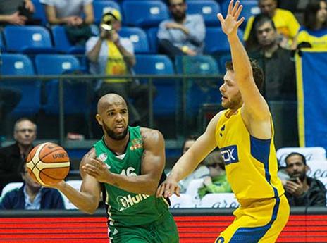 הצהובים מתמקדים בלעצור אותו. ורגאס (אלן שיבר)