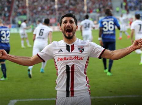 אלמוג כהן. ציון דרך מכובד לקשר