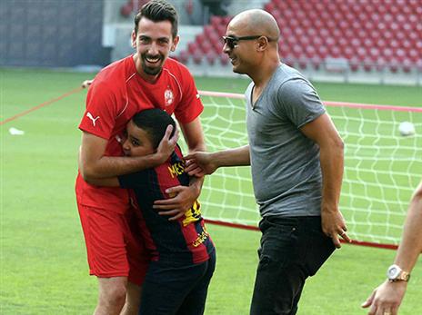 יחכו לבכורה שלו. קואנקה (אלן שיבר)