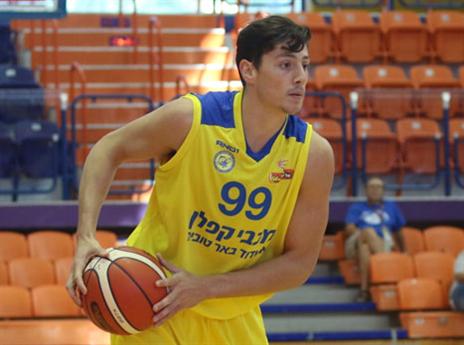 עובר לצפון. זיו (מנהלת הליגה)