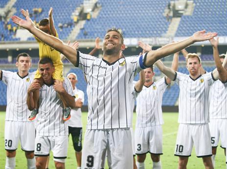 ניצח על התזמורת. איתי שכטר כיכב (צילום: דני מרון)