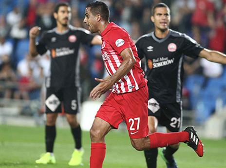 בדרך לתחנה הרביעית שלו. משומר (צילום: אלן שיבר)