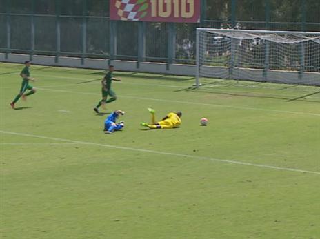 פוקס אחרי ההכשלה. ההגנה של חיפה הייתה רכה