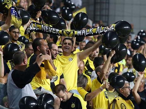 גם ביציעים יודעים להעריך את היכולת על כר הדשא (אלן שיבר)