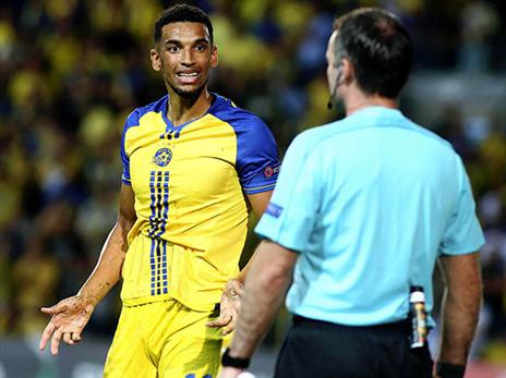 השופט התעלם מפנדל על בלקמן (צילום: אלן שיבר)