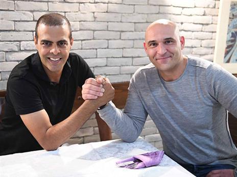 אלאך עם לוזון. מחפש למנות עוזר מאמן (צילום: האתר הרשמי)