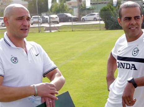 אלאך עם לוזון. צופה מהצד, בינתיים (האתר הרשמי של מכבי חיפה)