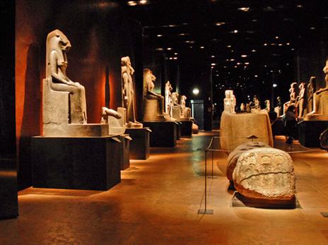 המוזיאון המצרי, אלפי מיצגים ומומיות