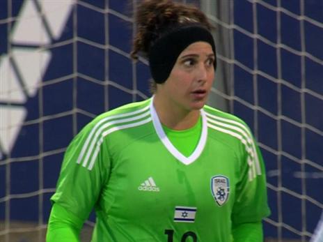 חנית שוורץ. הוציאה 4 כדורים מהרשת