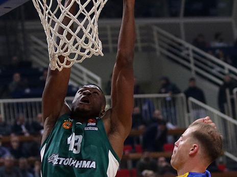 תנאסיס אנטטקומפו, האח של, מטביע את מכבי (getty)