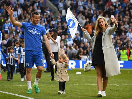 עם המשפחה. רוצים להישאר באנגליה (getty)