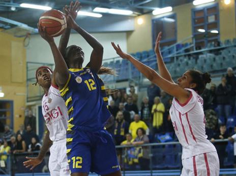 שלטון יחיד מתחת לסלים. ג'קסון (מגי גוזאני, מנהלת ליגת העל לנשים בכדורסל)