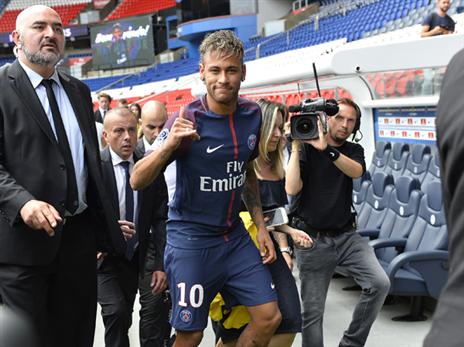 ניימאר, נכנס פעמיים לעשירייה (getty)