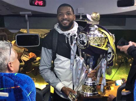 תומאס מתרגל לגביע