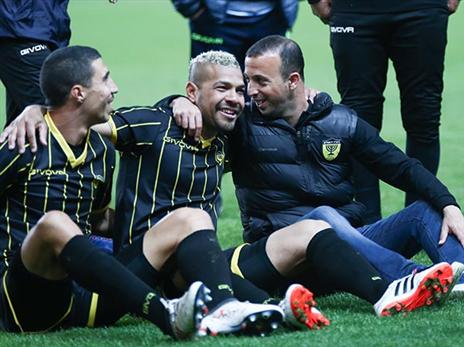 בן זקן. הקהל עודד (דני מרון)