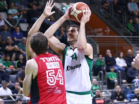 חפיה שוקעת. בלייזר (מנהלת הליגה)