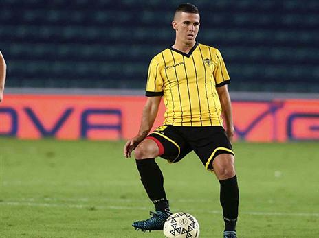 מסרב בכל תוקף להחמיץ את המשחק. ורד (אלן שיבר)