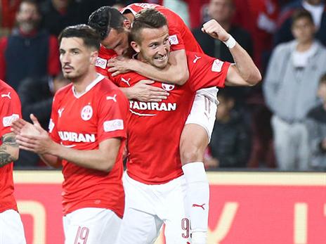 פקהארט. מקצוען למופת (דני מרון)