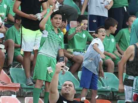 לחץ ביציע (אלן שיבר)